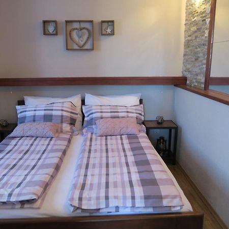סלוניי Apartments And Rooms Stefanac מראה חיצוני תמונה