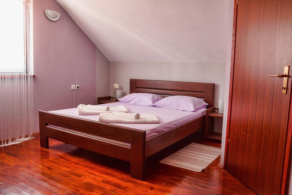 סלוניי Apartments And Rooms Stefanac חדר תמונה