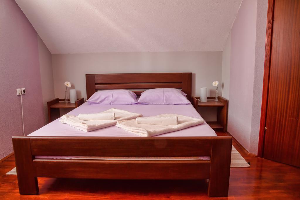 סלוניי Apartments And Rooms Stefanac חדר תמונה