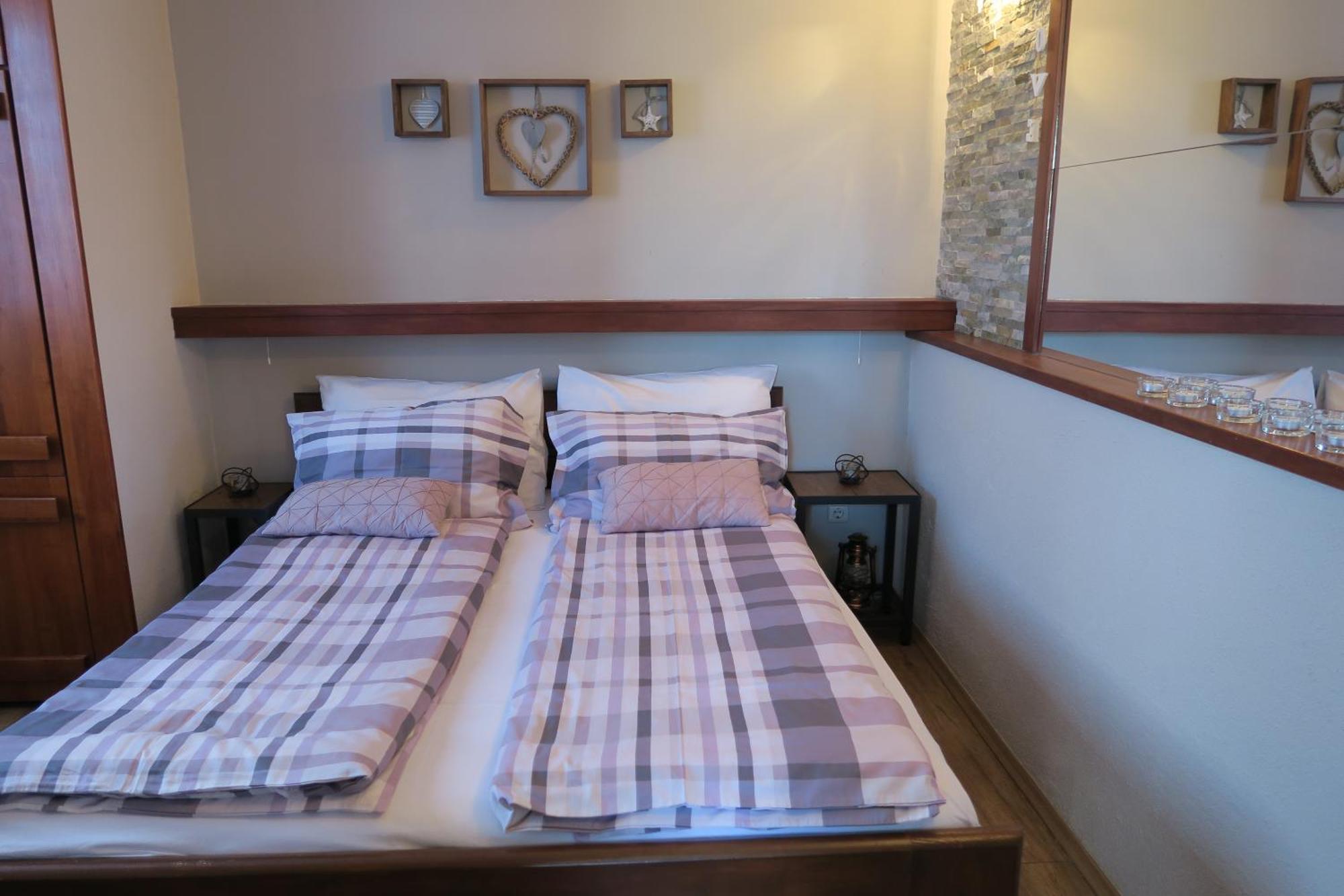 סלוניי Apartments And Rooms Stefanac מראה חיצוני תמונה