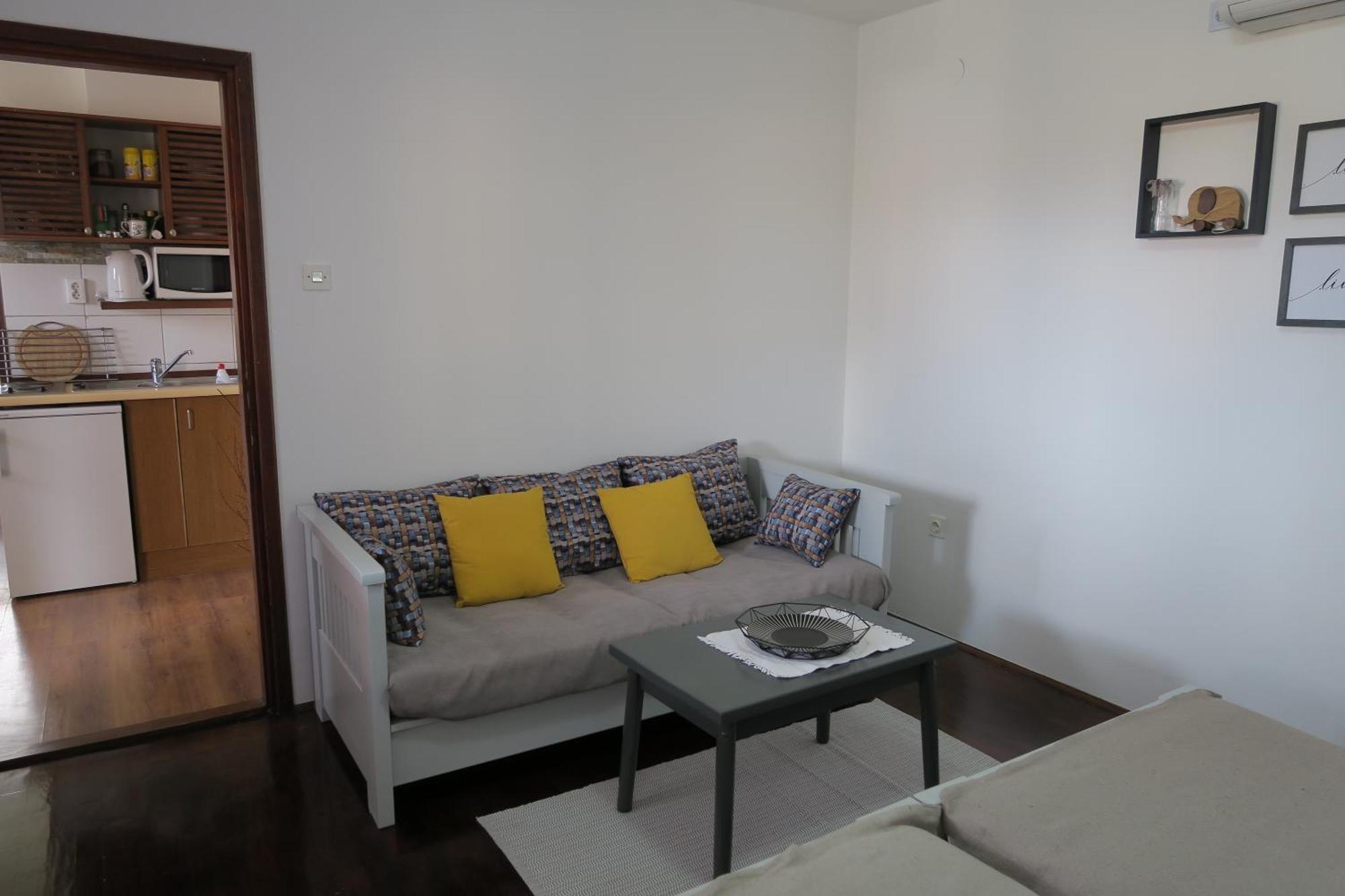 סלוניי Apartments And Rooms Stefanac מראה חיצוני תמונה