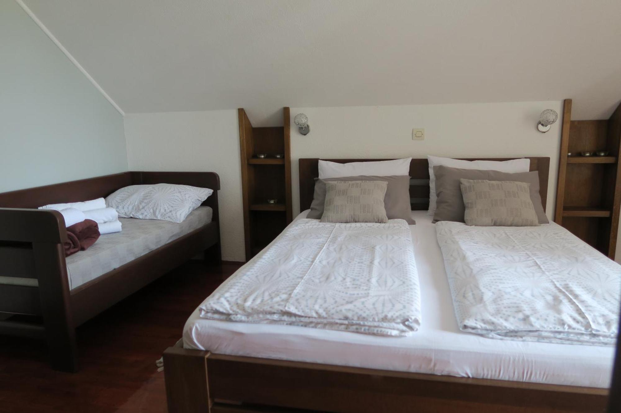 סלוניי Apartments And Rooms Stefanac מראה חיצוני תמונה