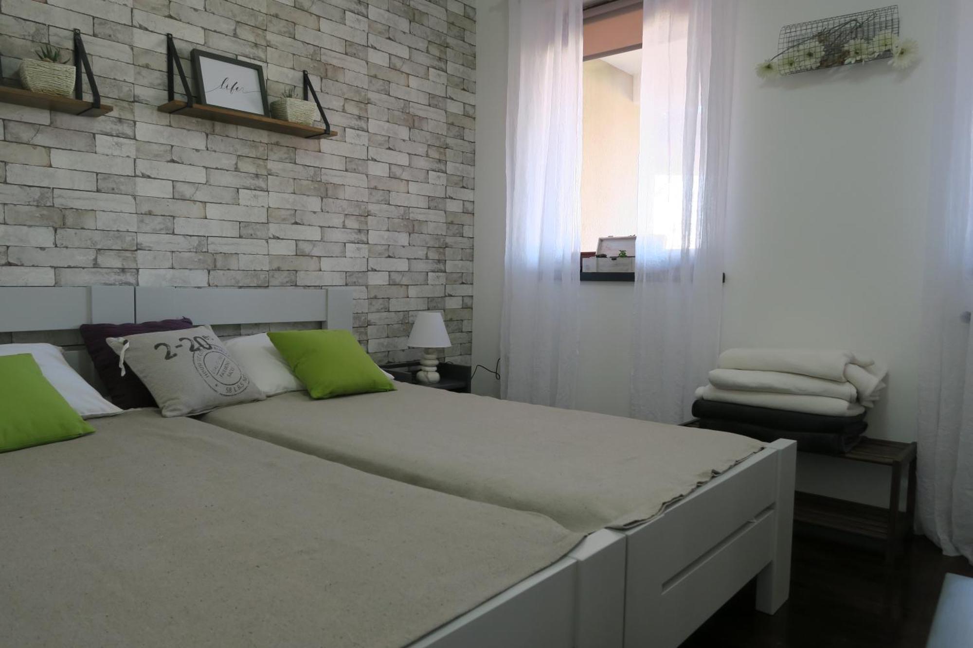 סלוניי Apartments And Rooms Stefanac מראה חיצוני תמונה