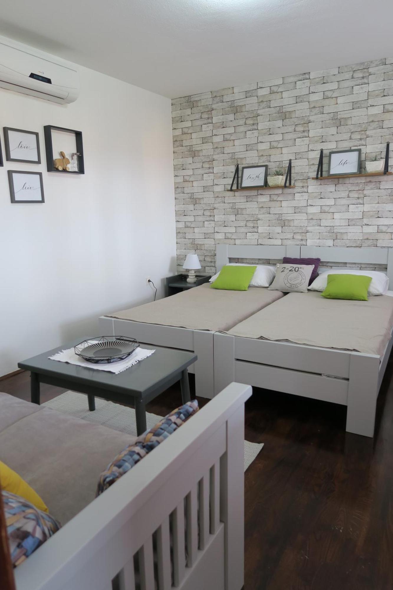 סלוניי Apartments And Rooms Stefanac מראה חיצוני תמונה