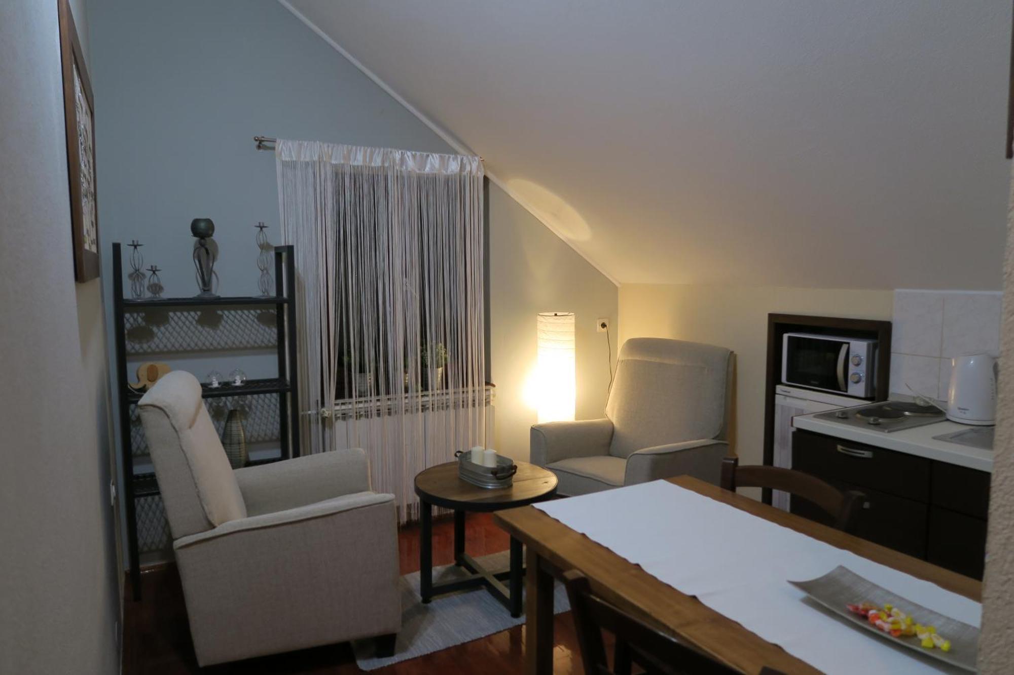סלוניי Apartments And Rooms Stefanac מראה חיצוני תמונה