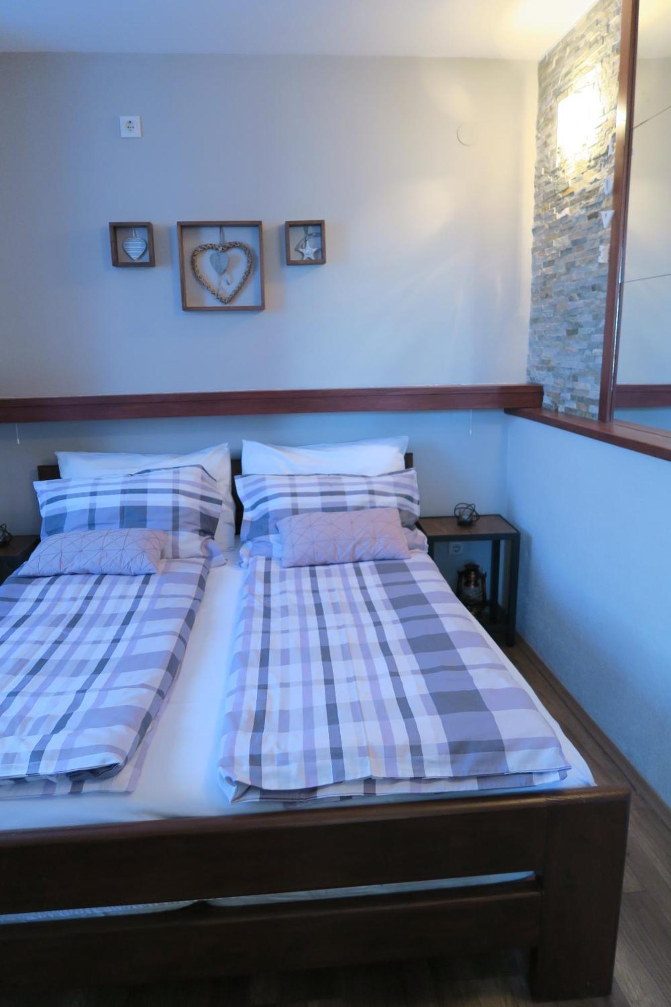 סלוניי Apartments And Rooms Stefanac מראה חיצוני תמונה