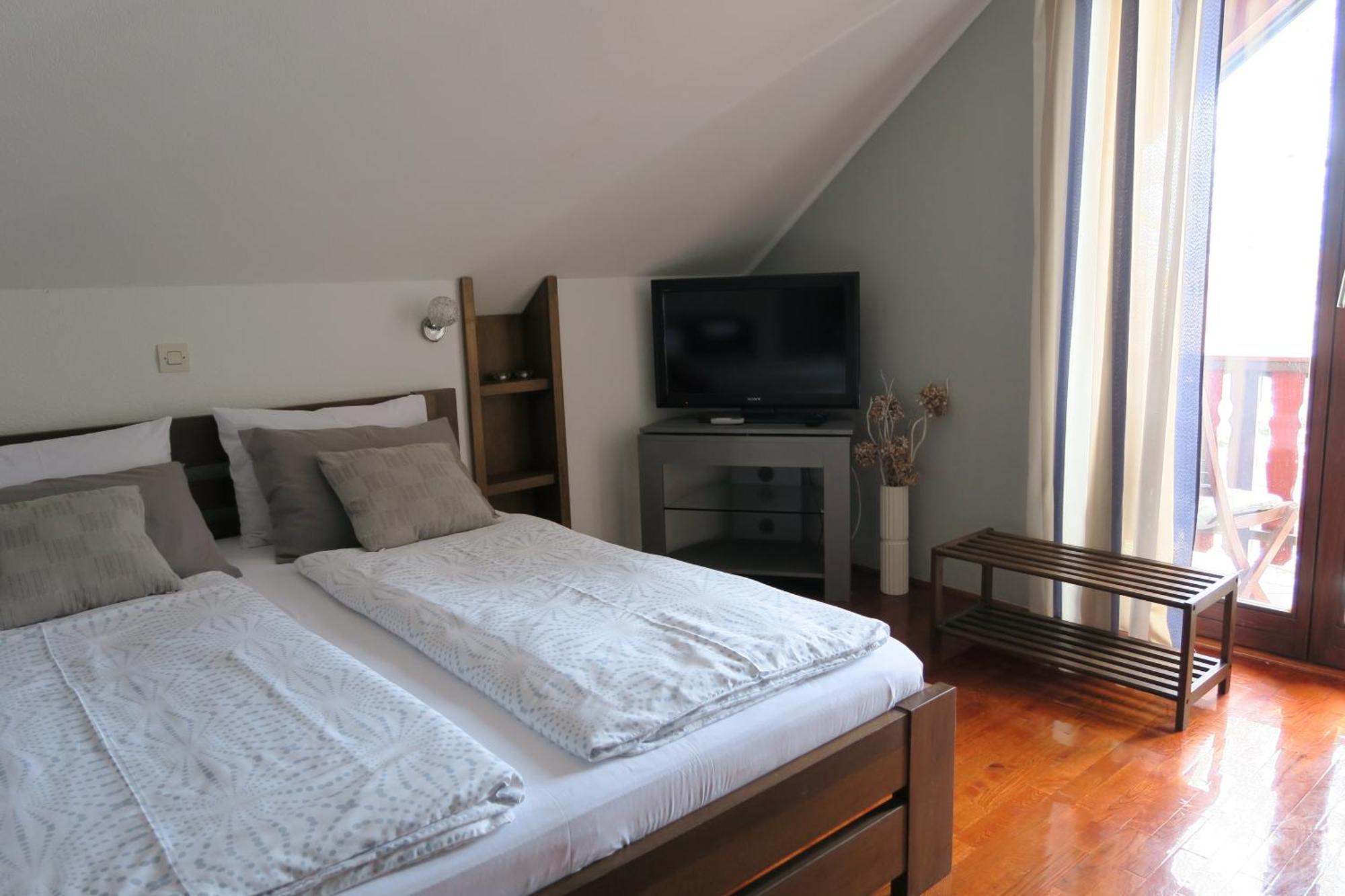 סלוניי Apartments And Rooms Stefanac מראה חיצוני תמונה