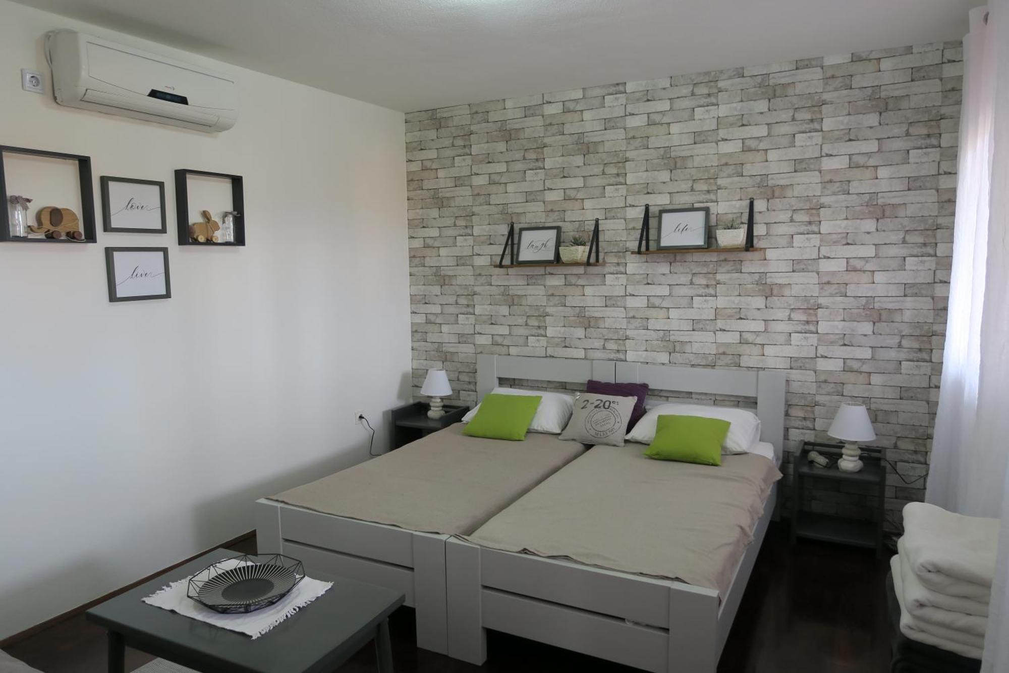 סלוניי Apartments And Rooms Stefanac מראה חיצוני תמונה