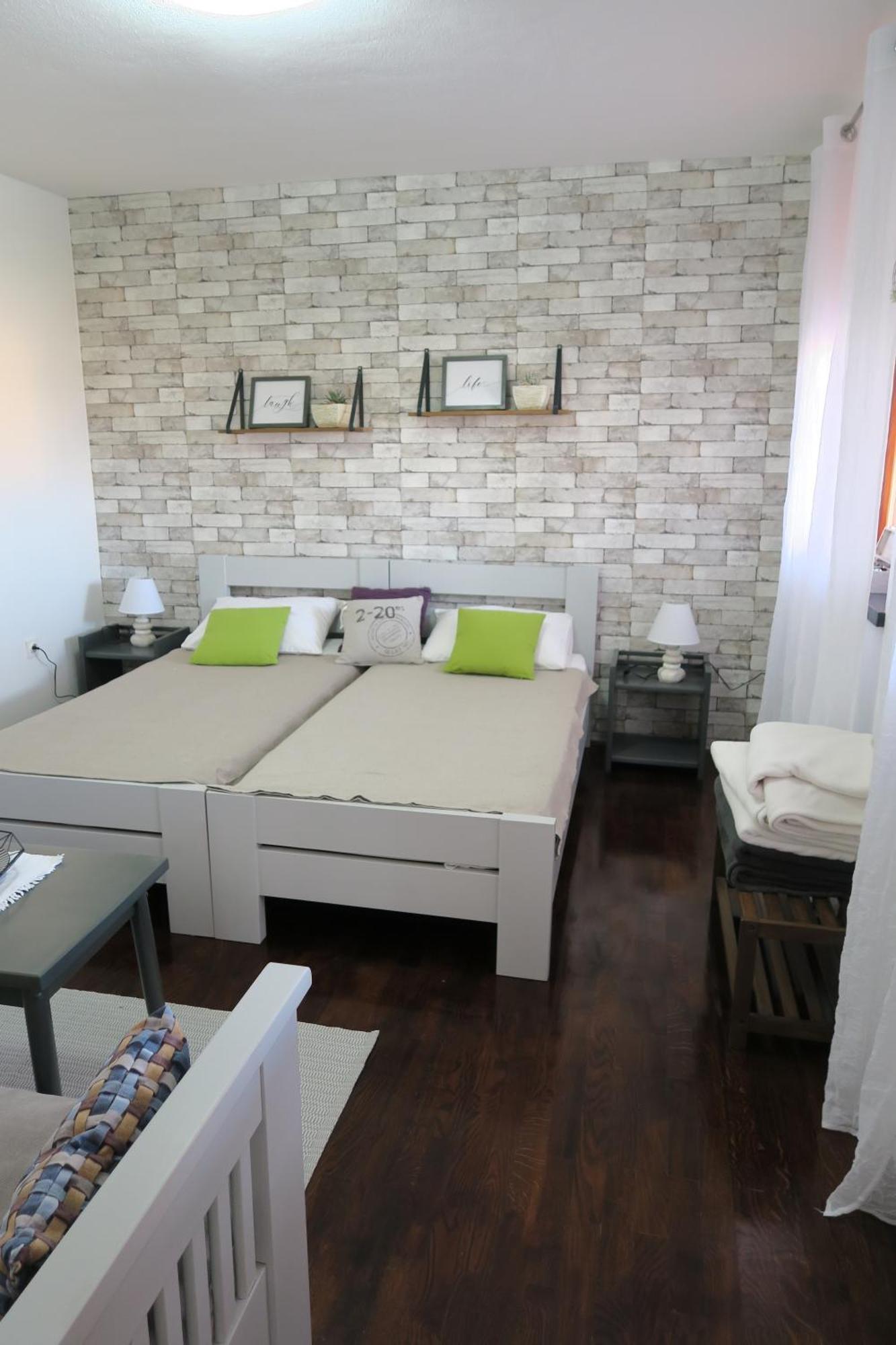 סלוניי Apartments And Rooms Stefanac מראה חיצוני תמונה