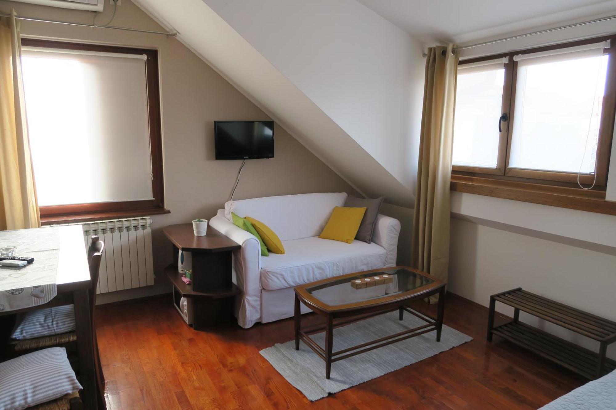 סלוניי Apartments And Rooms Stefanac מראה חיצוני תמונה