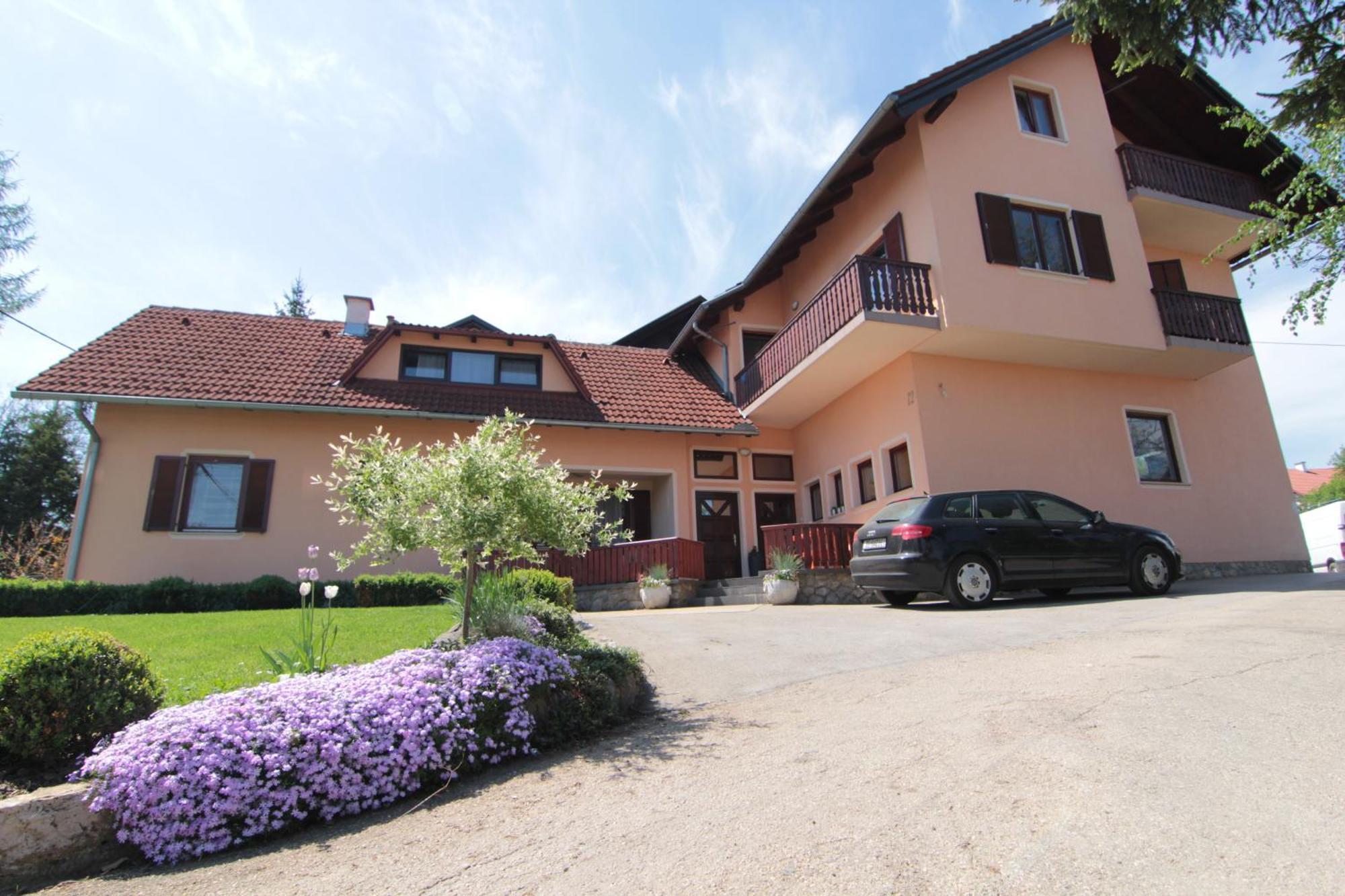 סלוניי Apartments And Rooms Stefanac מראה חיצוני תמונה
