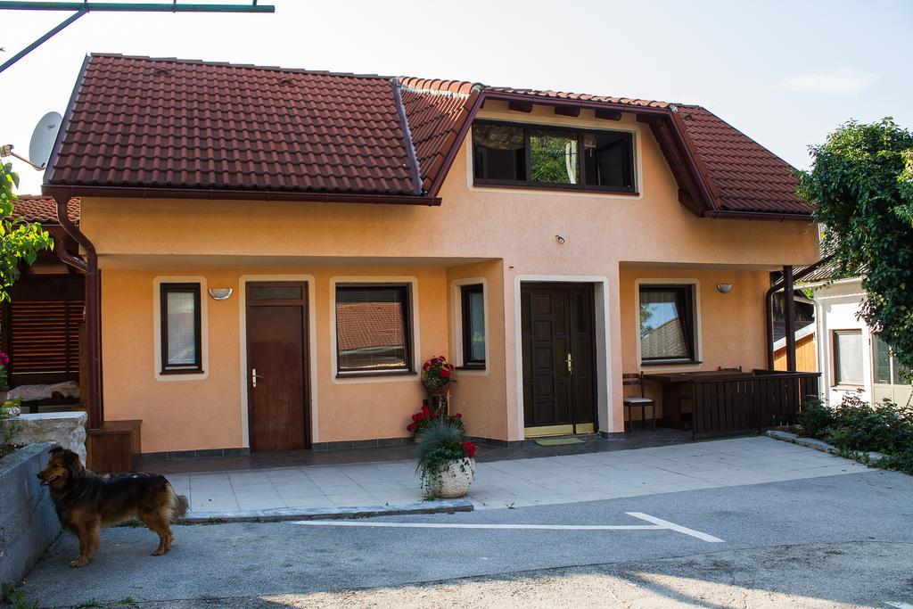 סלוניי Apartments And Rooms Stefanac חדר תמונה