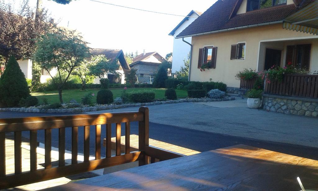 סלוניי Apartments And Rooms Stefanac מראה חיצוני תמונה