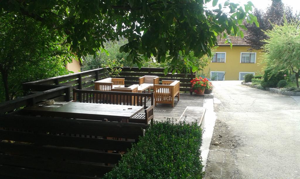 סלוניי Apartments And Rooms Stefanac מראה חיצוני תמונה