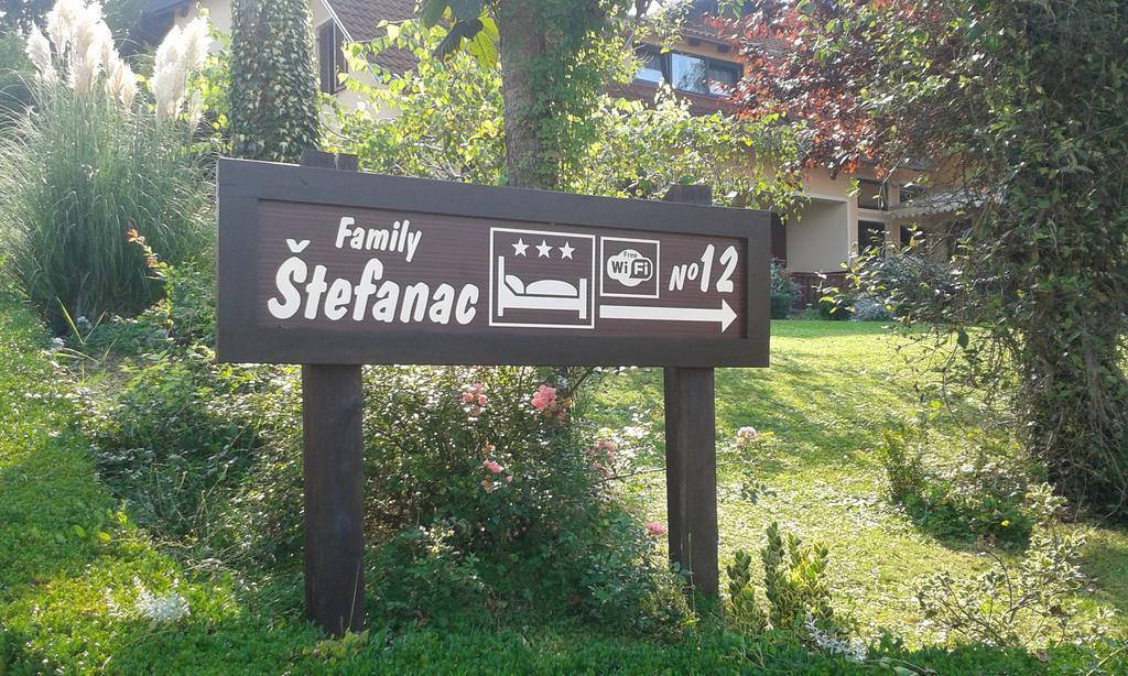 סלוניי Apartments And Rooms Stefanac מראה חיצוני תמונה