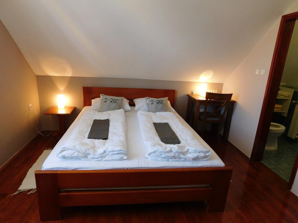 סלוניי Apartments And Rooms Stefanac מראה חיצוני תמונה