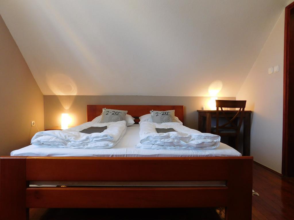 סלוניי Apartments And Rooms Stefanac מראה חיצוני תמונה