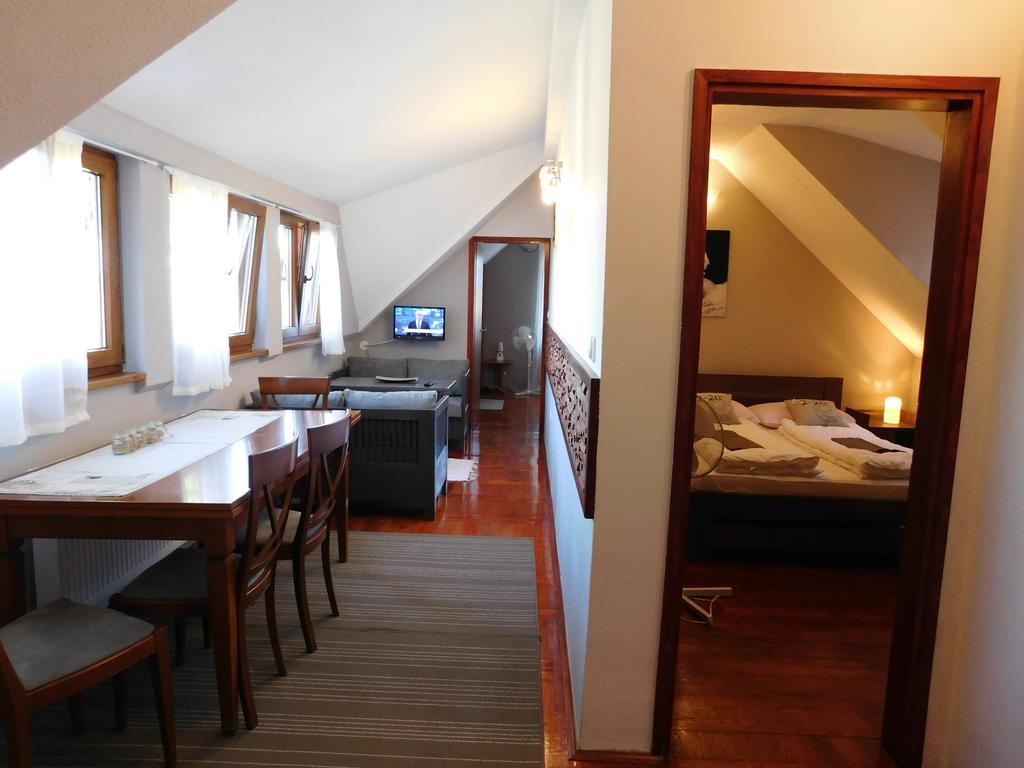 סלוניי Apartments And Rooms Stefanac מראה חיצוני תמונה