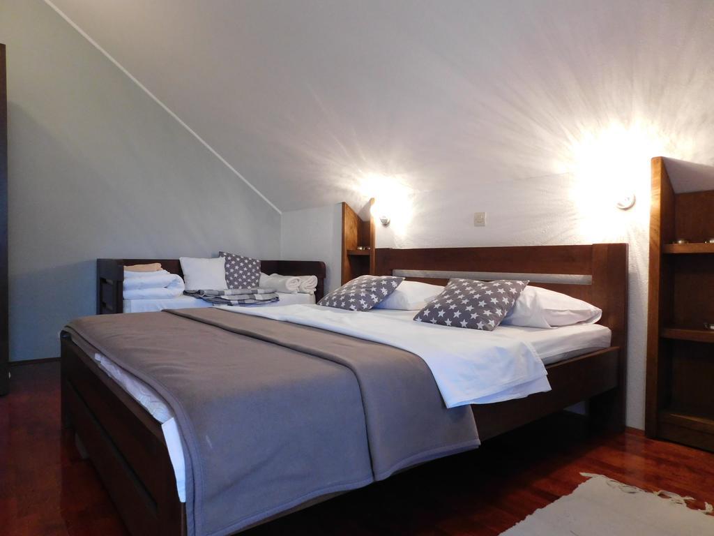 סלוניי Apartments And Rooms Stefanac מראה חיצוני תמונה