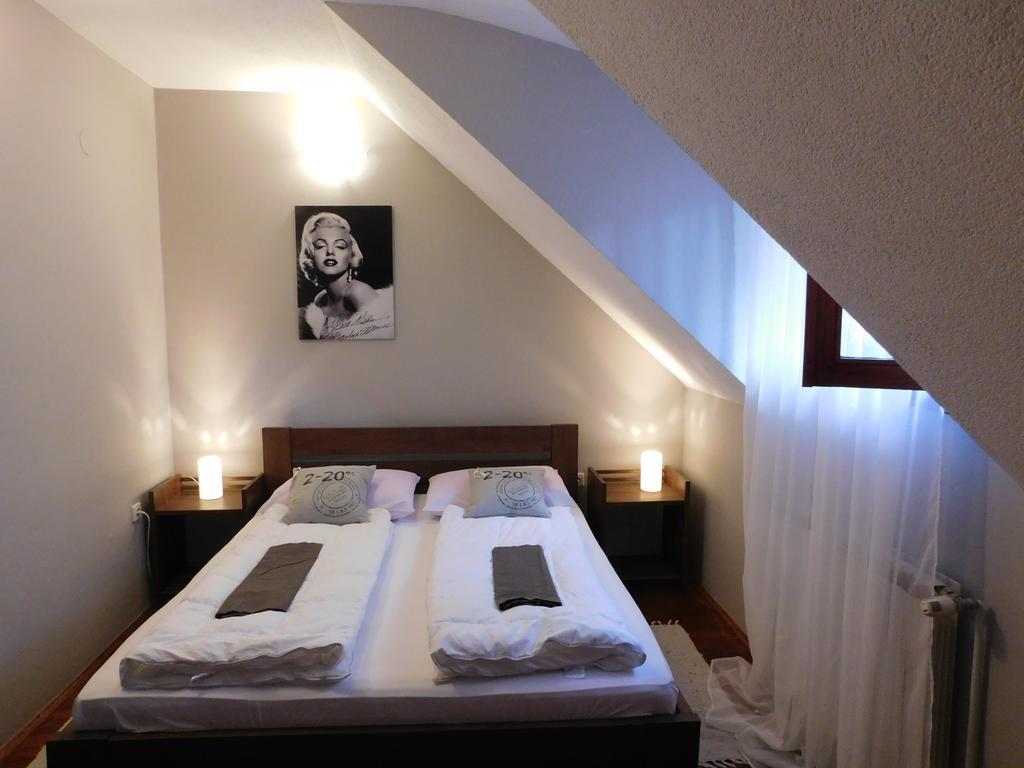 סלוניי Apartments And Rooms Stefanac מראה חיצוני תמונה