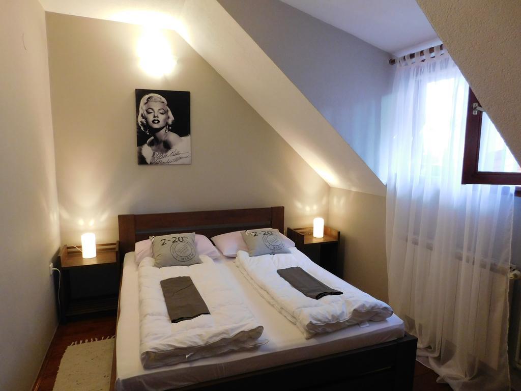 סלוניי Apartments And Rooms Stefanac מראה חיצוני תמונה