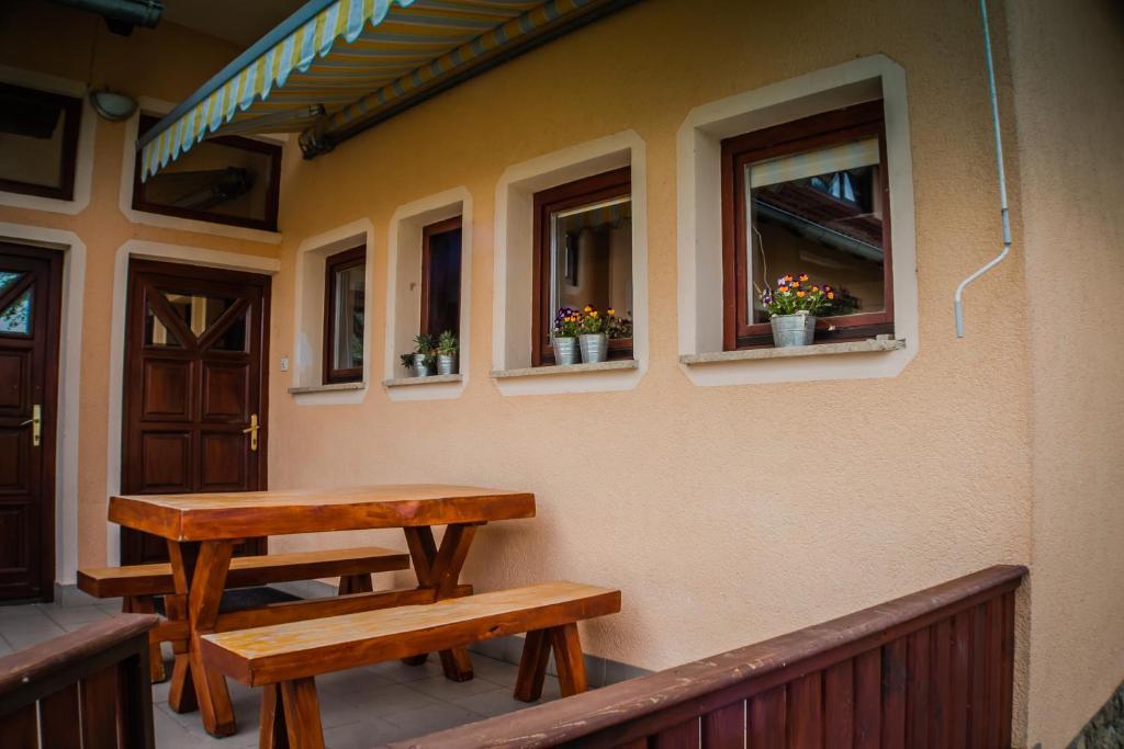 סלוניי Apartments And Rooms Stefanac חדר תמונה