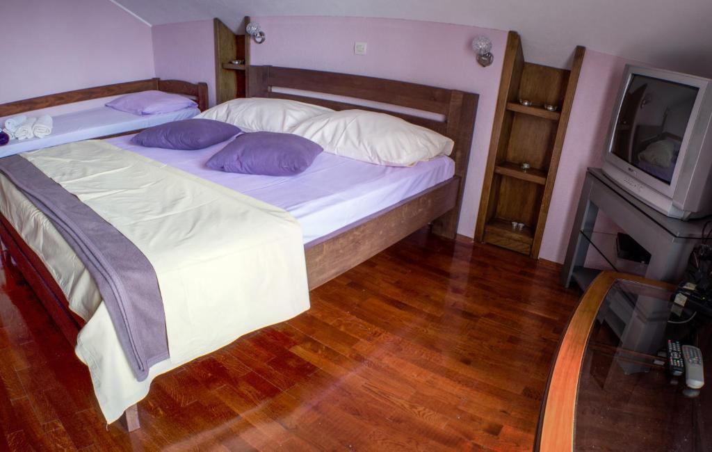 סלוניי Apartments And Rooms Stefanac מראה חיצוני תמונה