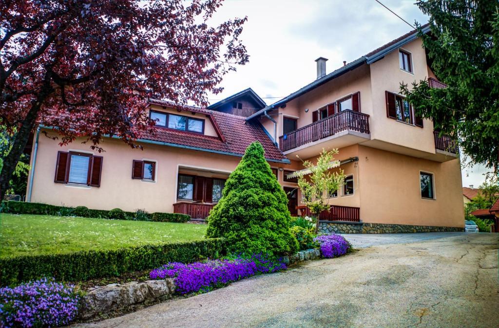 סלוניי Apartments And Rooms Stefanac מראה חיצוני תמונה