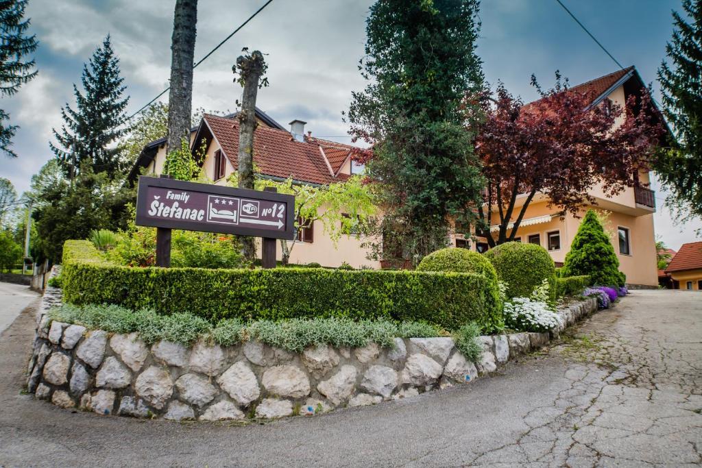 סלוניי Apartments And Rooms Stefanac מראה חיצוני תמונה